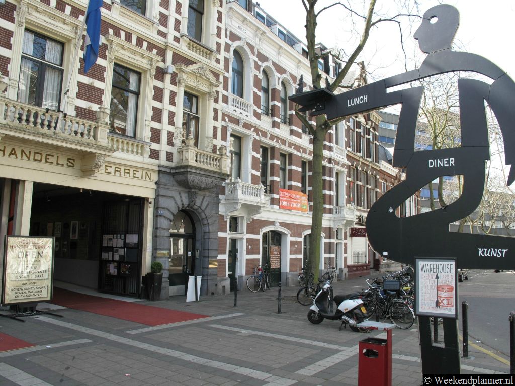 In het Scheepvaartkwartier, vlakbij het Museumpark, ligt het Westelijk Handelsterrein. In de 19de-eeuwse pakhuizen zijn veel restaurants gevestigd.Tip: Het Scheepvaartkwartier in Rotterdam.